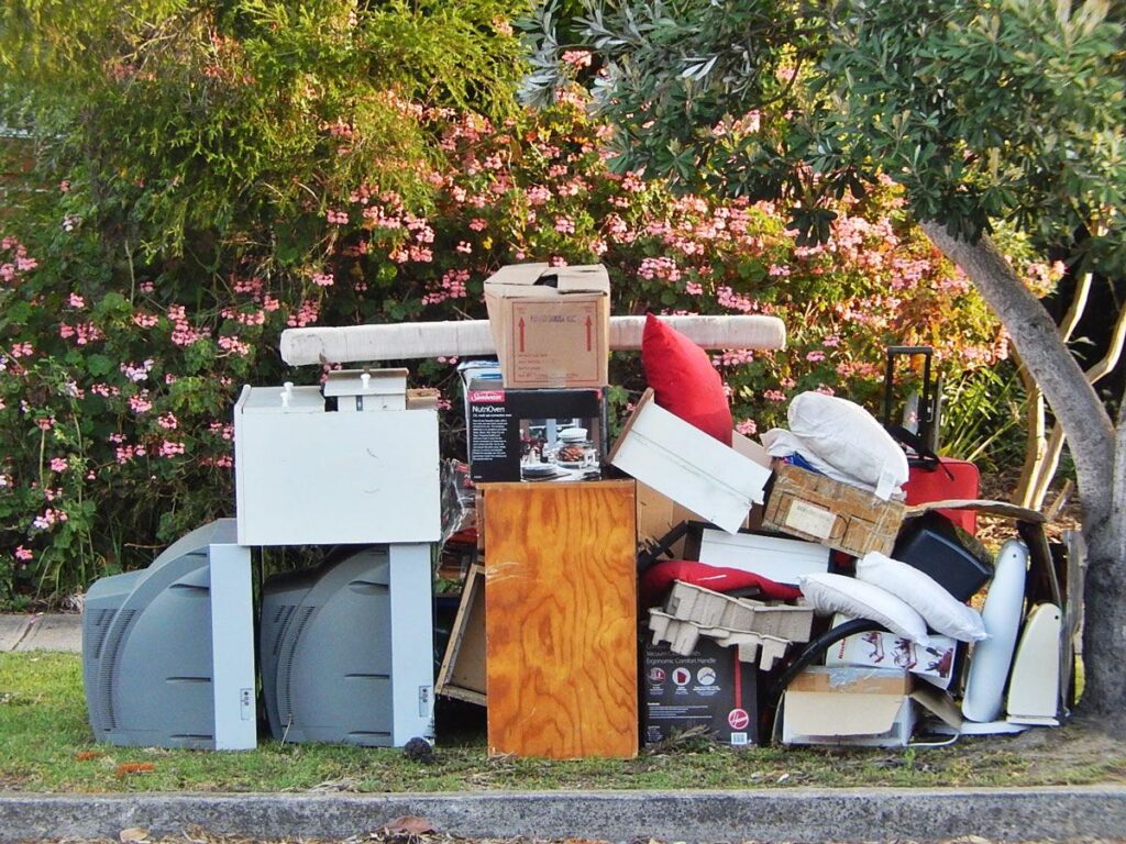 Electronics and metal junk removal service by Aleman Multiservices – collecting and recycling appliances and scrap metal